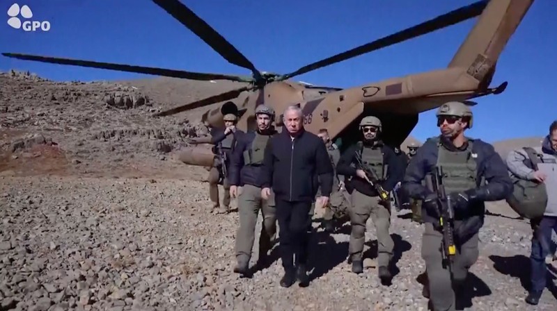 Perdana Menteri Benjamin Netanyahu menyatakan pada Selasa (17/12/2024) bahwa pasukan Israel akan tetap berada di zona penyangga perbatasan Suriah, terutama di puncak Gunung Hermon, 