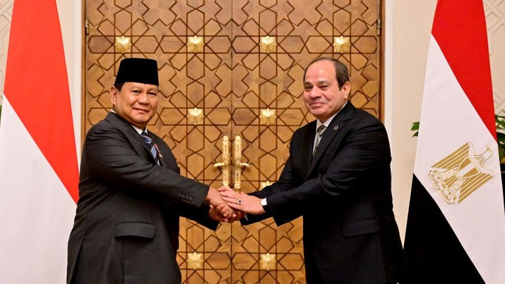 Presiden Prabowo Subianto diterima di Istana Kepresidenan Al Ittihadiya, Kairo, Mesir, Rabu (18/12/2024). Prabowo disambut langsung pleh Presiden Republik Arab Mesir Abdel Fattah El-Sisi di serambi istana. (Biro Setpres RI)