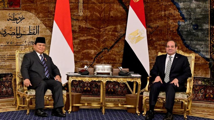 Presiden Prabowo Subianto diterima di Istana Kepresidenan Al Ittihadiya, Kairo, Mesir, Rabu (18/12/2024). Prabowo disambut langsung pleh Presiden Republik Arab Mesir Abdel Fattah El-Sisi di serambi istana. (Biro Setpres RI)