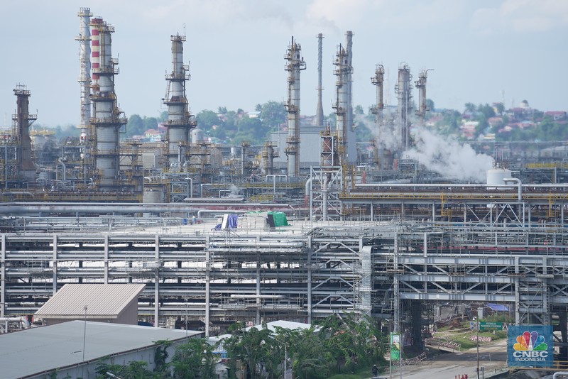 PT Pertamina (Persero) menyampaikan proyek Refinery Development Master Plan (RDMP) Balikpapan yang akan menjadi kilang paling modern di Indonesia ini ditargetkan selesai pada 2025 mendatang. PT Pertamina (Persero) menyampaikan proyek Refinery Development Master Plan (RDMP) Balikpapan yang akan menjadi kilang paling modern di Indonesia ini ditargetkan selesai pada 2025 mendatang. (CNBC Indonesia/Adiandono)