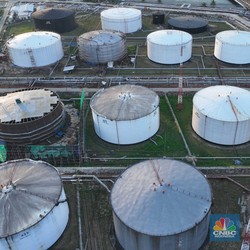 Harga Minyak Turun Usai Trump Melunak Soal Tarif ke Meksiko & Kanada