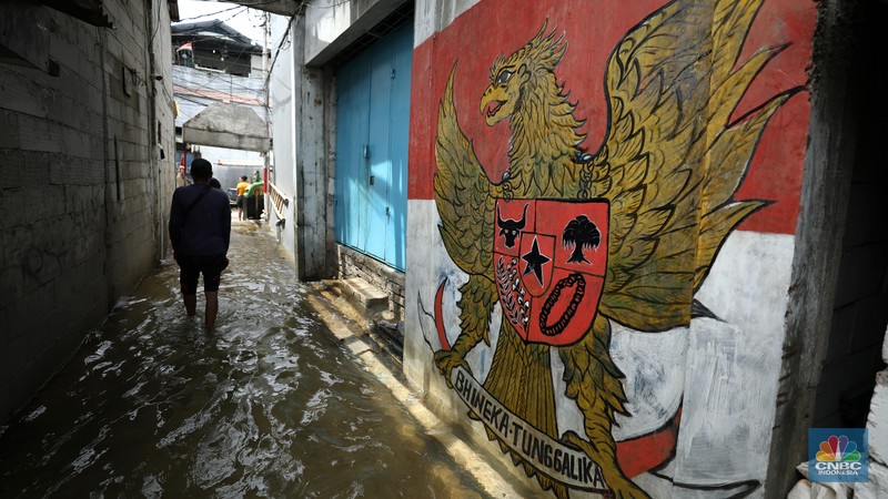 Banjir rob masih menggenangi kawasan Muara Angke, Jakarta Utara, selama hampir satu pekan.  (CNBC Indonesia/Tri Susilo)