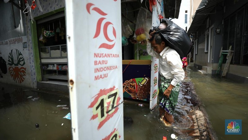 Banjir rob masih menggenangi kawasan Muara Angke, Jakarta Utara, selama hampir satu pekan.  (CNBC Indonesia/Tri Susilo)