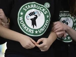 Starbucks Umumkan Rencana Tutup Gerai-PHK Massal