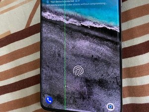 8 Cara Mengatasi LCD Bergaris dan Berbayang di HP dan Penyebabnya