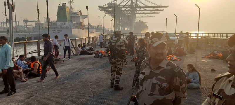 This handout photograph taken on December 18, 2024 and released by the Indian Coast Guard (ICG) shows Indian defence personnel carrying out rescue operation after an accident off the coast of Mumbai. An Indian navy speedboat undergoing tests in the busy seas off the financial capital Mumbai lost control and slammed into a ferry, killing 13 people, the navy and government said on December 18. (Photo by Indian Coast Guard (ICG) / AFP) / RESTRICTED TO EDITORIAL USE - MANDATORY CREDIT 