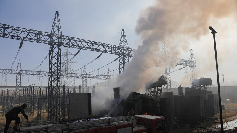 Smoke and flames rise from the premises of the Hezyaz Central generating station in Sanaa Governorate, Yemen in this screengrab obtained from social media video released December 19, 2024. Social Media/via REUTERS  THIS IMAGE HAS BEEN SUPPLIED BY A THIRD PARTY. NO RESALES. NO ARCHIVES.