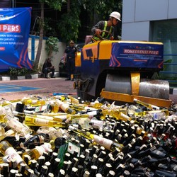 Digempur Bea Cukai! Barang Ilegal Senilai Rp 291,23 M Lenyap
