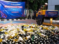 Digempur Bea Cukai! Barang Ilegal Senilai Rp 291,23 M Lenyap