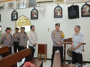 Kapolres Lamongan Tinjau Kesiapan Pengamanan Natal di 2 Gereja