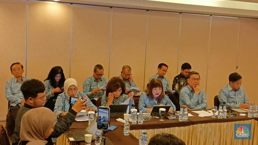 Ketua Umum Asosiasi Pengusaha Indonesia (Apindo) Shinta Kamdani dalam konferensi pers di kantor Apindo, Kamis (19/12/2024).