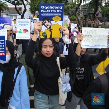 Potret Gen-Z Hingga K-Popers Turun ke Jalan, Teriak Tolak PPN 12%