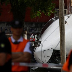 Angin Kencang, Pesawat Ini Nyungsep & Bandara Nyatakan Keadaan Darurat