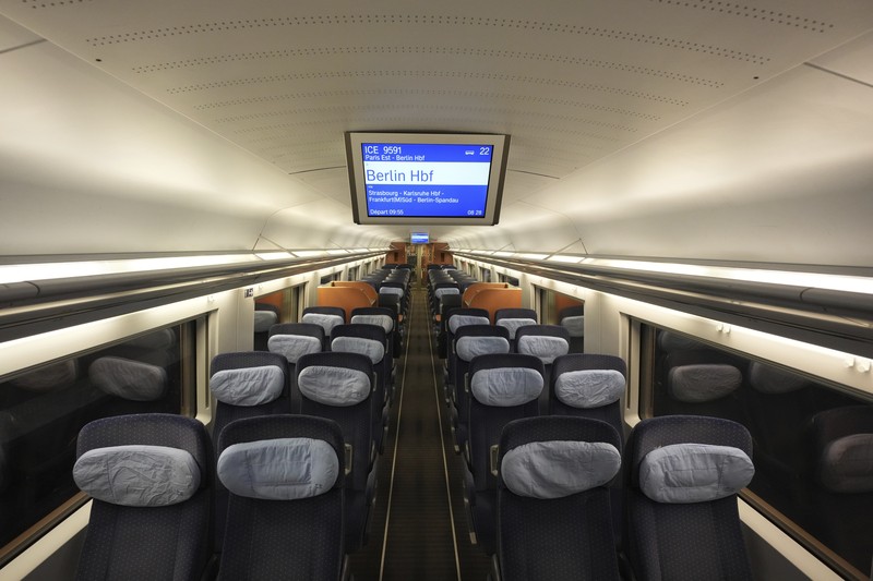 Kereta berkecepatan tinggi pertama Paris-Berlin berada di peronnya pada hari Senin, 16 Desember 2024 di stasiun Gare de l'Est di Paris. Kereta berkecepatan tinggi pertama Paris-Berlin berada di peronnya pada hari Senin, 16 Desember 2024 di stasiun Gare de l'Est di Paris. (AP Photo/Aurelien Morissard)