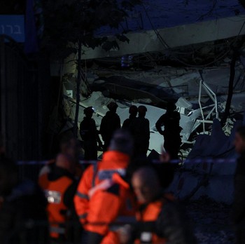 Iron Dome Bobol! Potret Rudal dari Yaman Hantam Israel Tengah