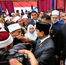 Program Makan Bergizi Gratis Diejek Profesor, Prabowo Heran