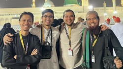 Potret Sheila On 7 Umrah Bareng, 18 Tahun Penantian Sakti Terbayarkan