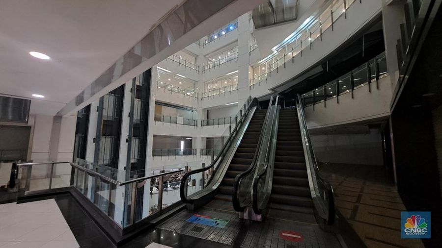 Suasana pusat perbelanjaan Pasaraya Blok M di Jakarta, Kamis (19/12/2024). Pasaraya Blok M yang meruapakan salah satu ikon mal di Jakarta Selatan kini kondisinya memprihatinkan dan sepi pengunjung. (CNBC Indonesia/Faisal Rahman)