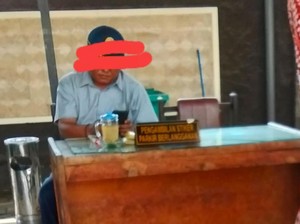 Curhat Penderita Katarak Tak Dibantu Isi Formulir di Samsat Kota Pasuruan