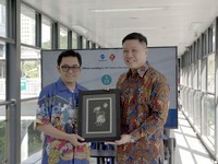 Telkomsel Resmikan Hak Penamaan Halte Widya Chandra