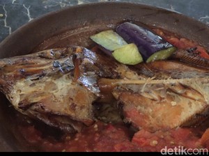 Warung Gardu, Sensasi Ikan Laut Asap dan Sambal Mentah Khas Lamongan