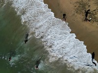 'Neraka' Bocor Hantam Chile, Warga Kepanasan Ramai Nyebur ke Pantai