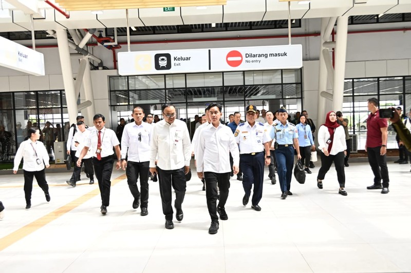 Pastikan Kelancaran Mobilitas Libur Nataru, Wapres Tinjau Proyek Stasiun KCIC Karawang. (Biro Setwapres RI)