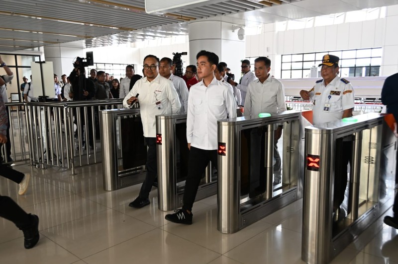 Pastikan Kelancaran Mobilitas Libur Nataru, Wapres Tinjau Proyek Stasiun KCIC Karawang. (Biro Setwapres RI)