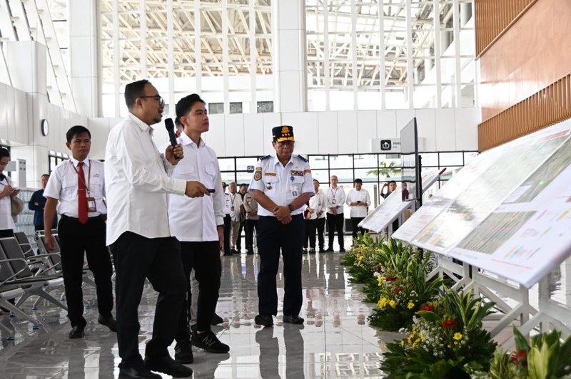 Pastikan Kelancaran Mobilitas Libur Nataru, Wapres Tinjau Proyek Stasiun KCIC Karawang. (Biro Setwapres RI) Pastikan Kelancaran Mobilitas Libur Nataru, Wapres Tinjau Proyek Stasiun KCIC Karawang. (Biro Setwapres RI)