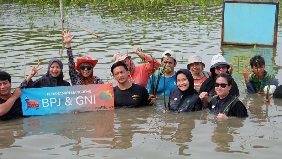 Penanaman Mangrove PT GNI bersama BPJ di Muara Gembong (Dok. PT GNI)
