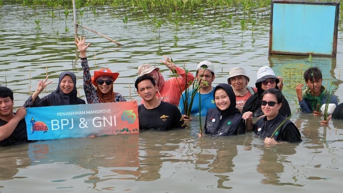 penanaman-mangrove-pt-gni-bersama-bpj-di-muara-gembong-dok-pt-gni_169 GNI Dukung Keberlanjutan Lingkungan Lewat Penanaman Mangrove