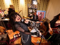 Keren! Potret Band Rock Perempuan Pertama Asal Arab Saudi