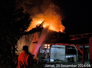 Rumah di Jembrana Hangus Terbakar Saat Pemilik Tidur Pulas