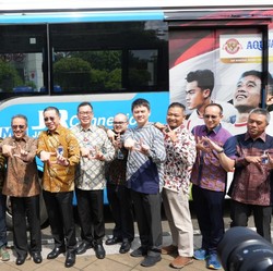 BI Jajal QRIS Tap NFC di Bus Damri Sebelum Resmi Berlaku di 2025