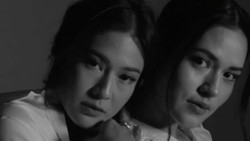 Gaya Kembar Raisa dan Dian Sastrowardoyo Pemotretan Bareng, Bikin Terpana
