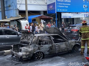 Ada Mobil Terbakar, Lalin Jalan Margonda Depok Arah Jakarta Macet