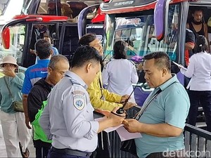 Jumlah Penumpang di Terminal Mengwi Bali Melonjak Jelang Libur Akhir Tahun