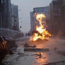 Zelensky Menggila, 90 Drone & Rudal Ukraina Bombardir Rusia