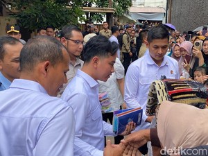 Saat Gibran Berkunjung ke Bandung Disambut Senyum Bahagia Warga