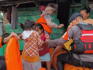 Warga di Parepare Mulai Mengungsi Akibat Rumah Terendam Banjir