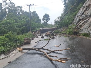 Poros Maros-Bone di Tompo Ladang Tertutup Longsor, Pengendara Putar Balik