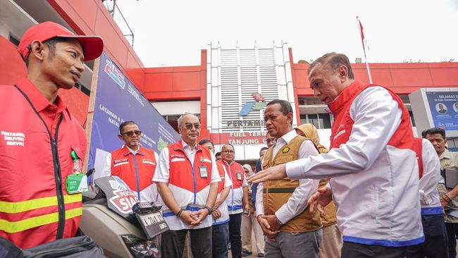 Menteri ESDM dan Dirut Pertamina Tinjau Terminal BBM dan LPG di Banten