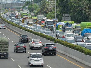 Mulai 10 Juli Kendaraan Berat Dilarang Keluar Tol Jatiasih Saat Jam Sibuk