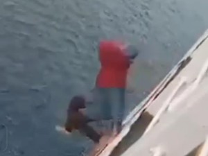 Pencarian Perempuan Lompat dari Kapal Feri Terkendala Cuaca Buruk