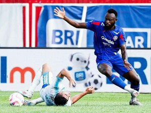 Hasil Liga 1: Diwarnai 2 Penalti, Arema FC Tekuk PSBS Biak 3-2