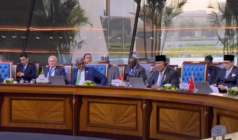 Presiden Prabowo Subianto memberikan pidato pernyataan pada sesi khusus Konferensi Tingkat Tinggi (KTT) Ke-11 Developing Eight (D-8) di Istana Kepresidenan New Administrative Capital, Kairo, Mesir, pada Kamis (19/12/2024. (Tangkapan Layar Youtube)