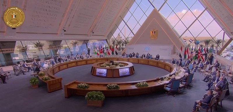 Presiden Prabowo Subianto memberikan pidato pernyataan pada sesi khusus Konferensi Tingkat Tinggi (KTT) Ke-11 Developing Eight (D-8) di Istana Kepresidenan New Administrative Capital, Kairo, Mesir, pada Kamis (19/12/2024. (Tangkapan Layar Youtube)