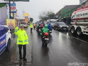 Belasan Ribu Kendaraan Keluar dari Exit Tol Singosari saat Liburan Nataru
