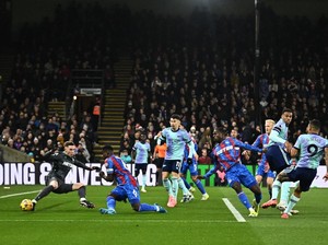 Jesus Brace, Arsenal Ungguli Palace 3-1 di Babak I