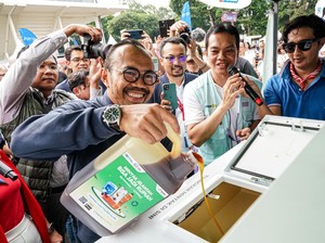 Ibu-ibu Bisa Cuan Jual Minyak Jelantah ke Pertamina, Begini Caranya
